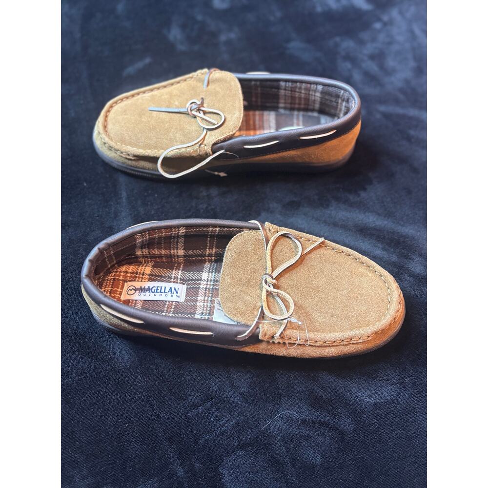 Magellan Outdoors Men’s Size 10 Brown Leather Moccasin II Slippers NWTs - Picture 2 of 4